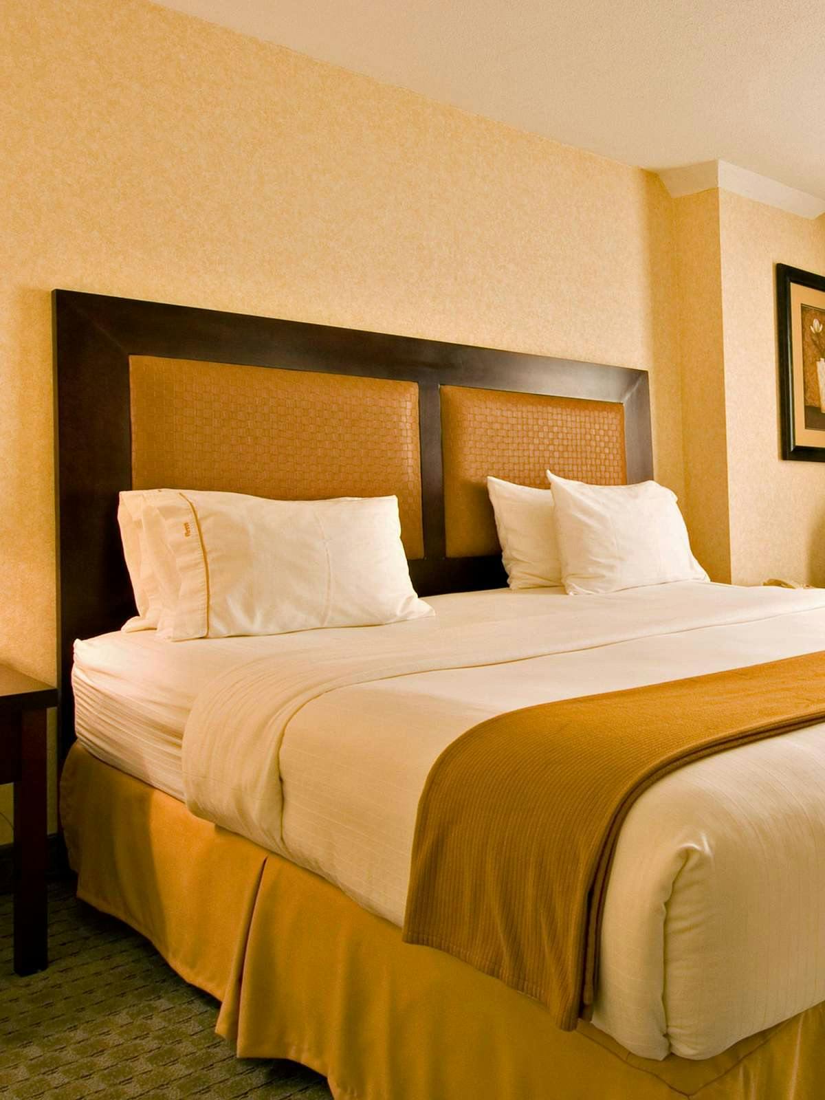 Hotel Holiday Inn Express Vancouver Metrotown Burnaby photo 1