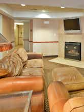 Hotel Holiday Inn Express Warrenton photo 2