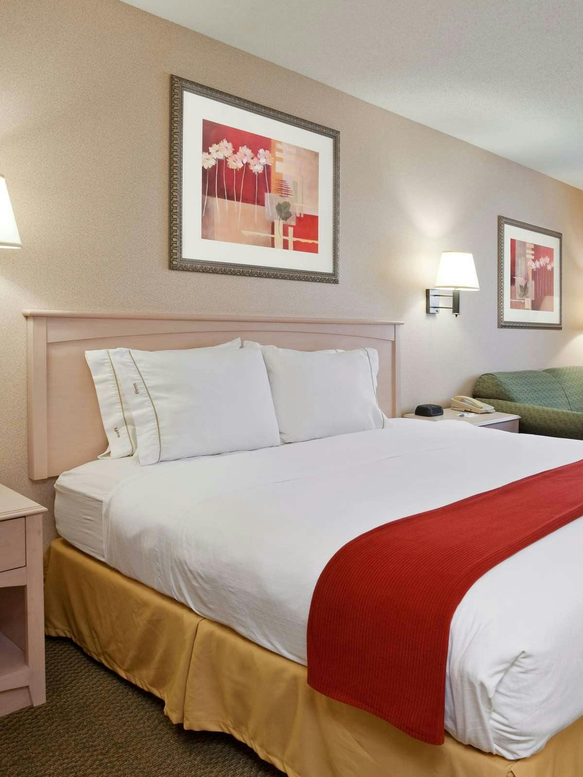 Hotel Holiday Inn Express Vermilion photo 1