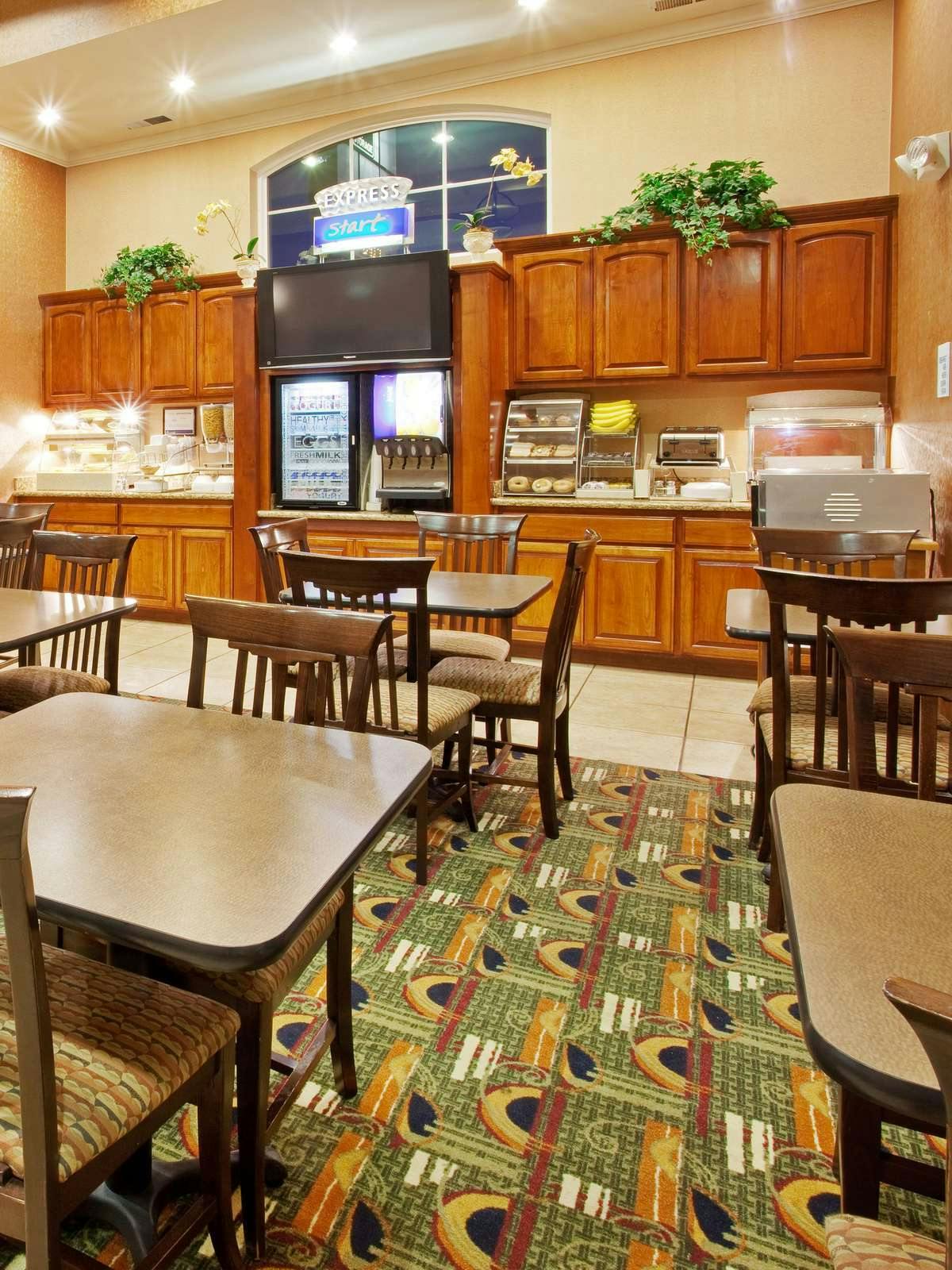 Hotel Holiday Inn Express West Sacramento - Capitol Area photo 2