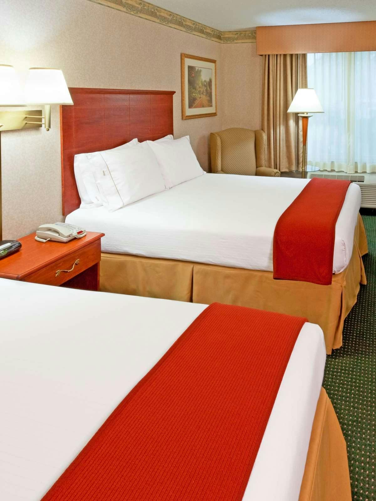 Hotel Holiday Inn Express Woodbridge photo 1