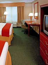 Hotel Holiday Inn Express Woodbridge photo 2