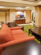 Hotel Holiday Inn Express Yreka photo 3