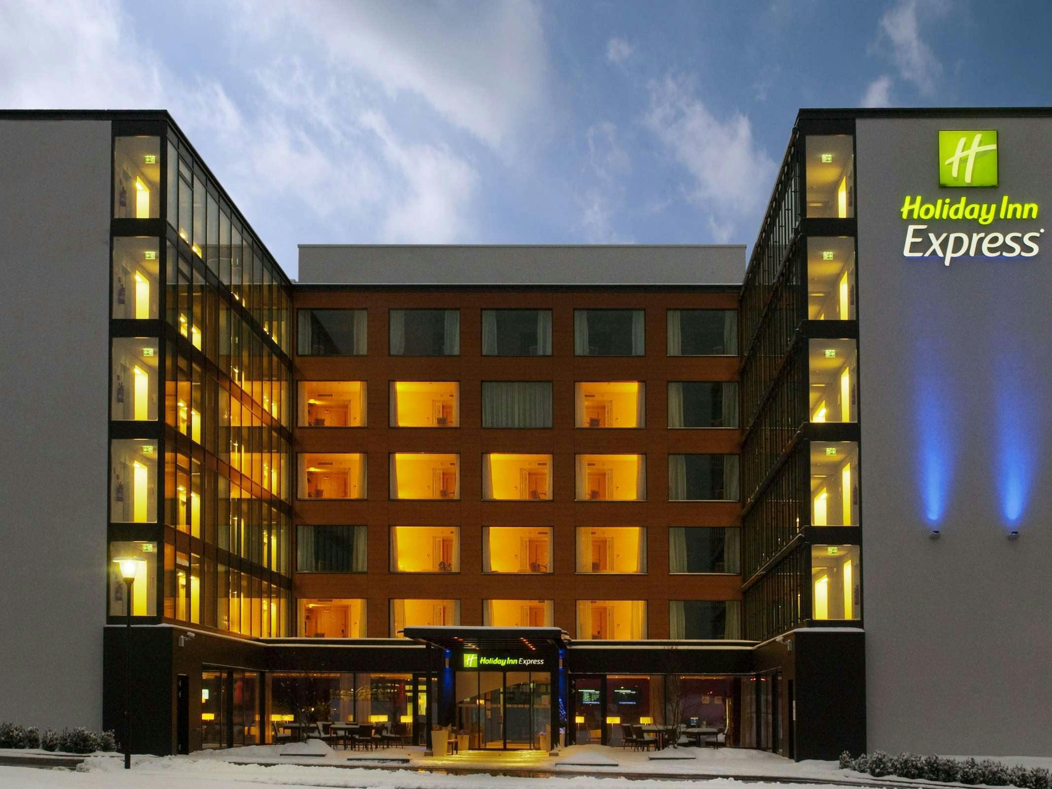 Parken Flughafen Zürich Holiday Inn Express www.hoteltonight.com