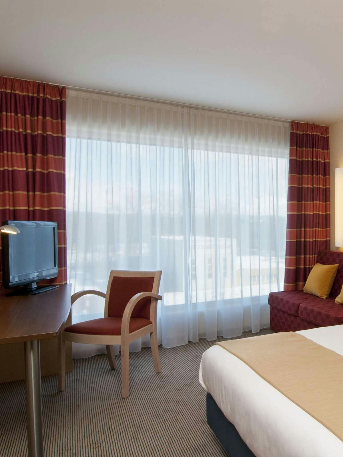 Hotel Holiday Inn Express Zürich Airport photo 3