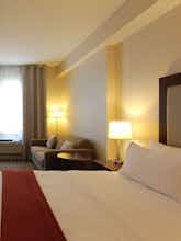Hotel Holiday Inn Express Whitby Oshawa photo 1