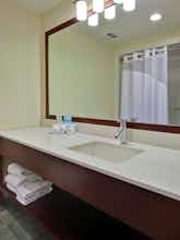 Hotel Holiday Inn Express Whitby Oshawa photo 4