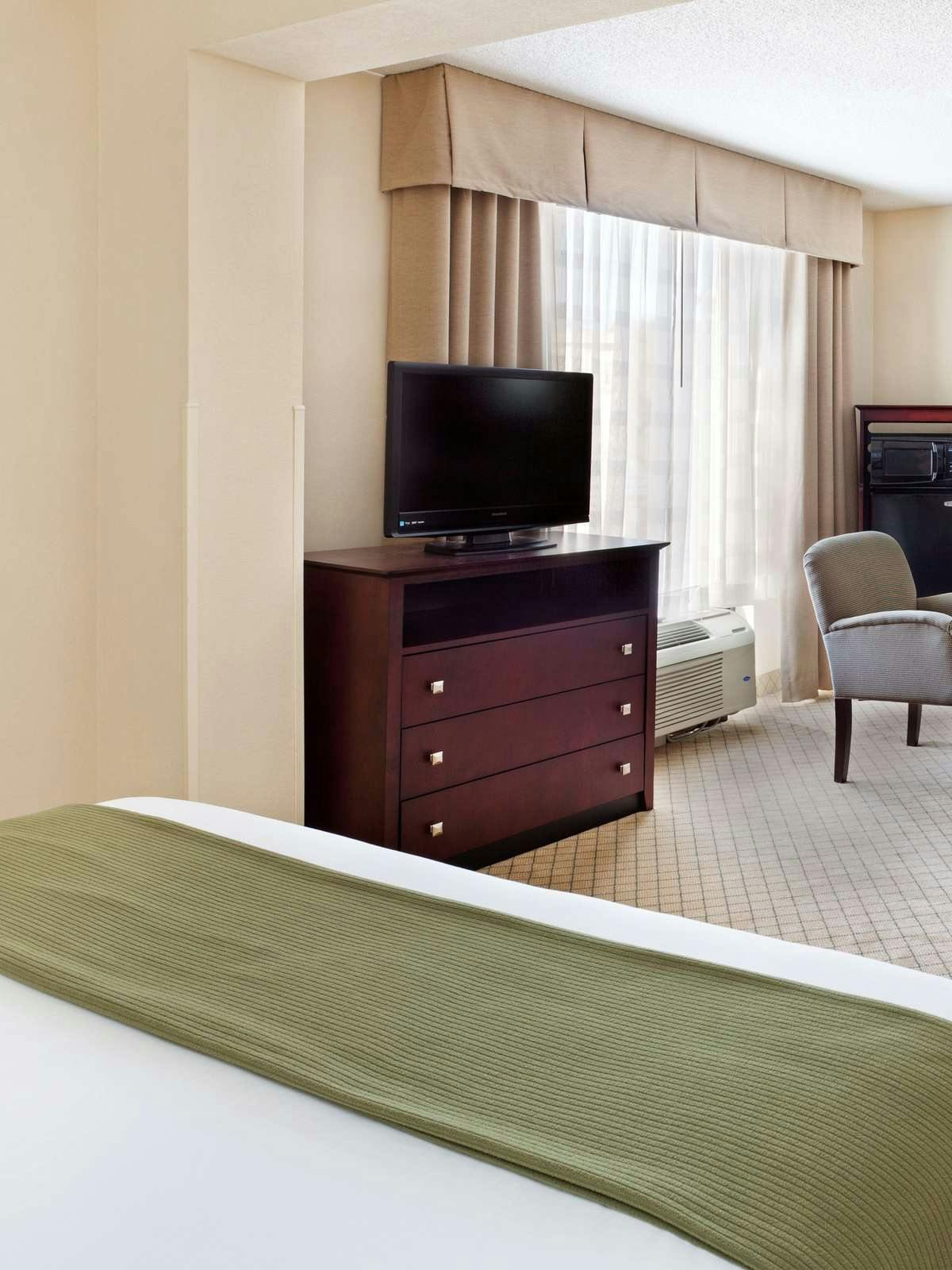 Hotel Holiday Inn Express Wilkesboro photo 2