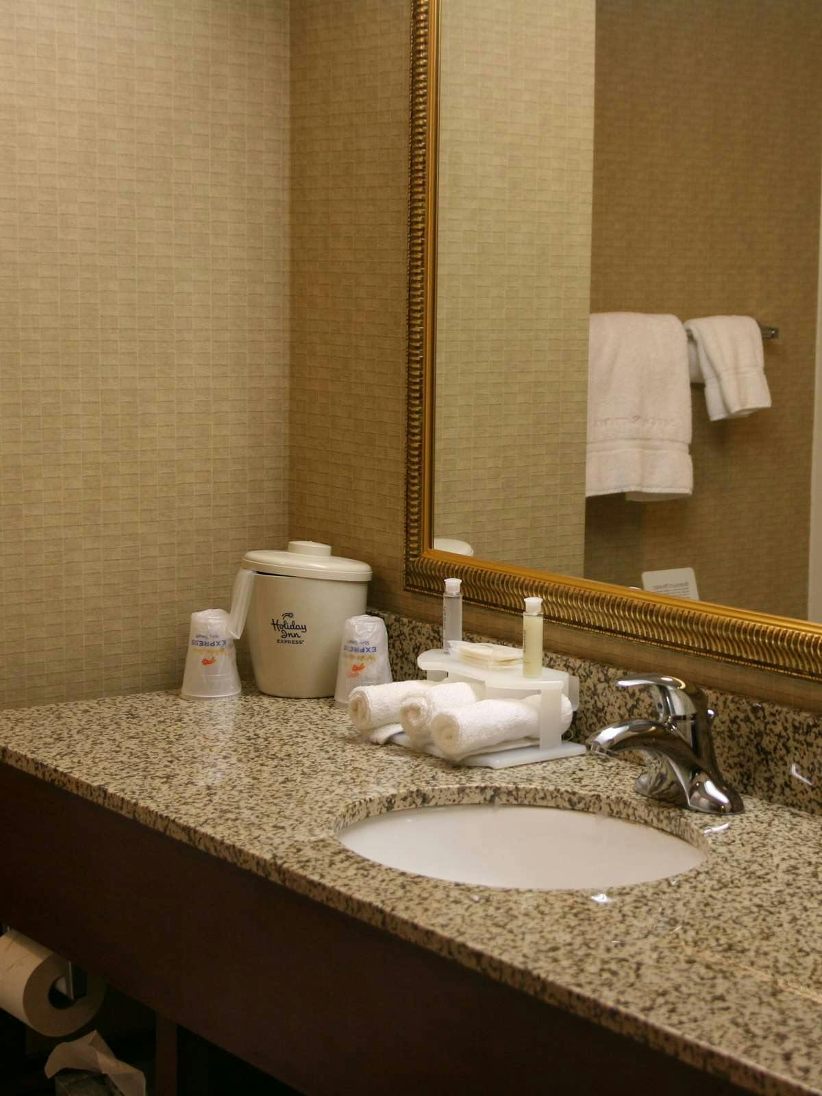 Hotel Holiday Inn Express Wilmington photo 2