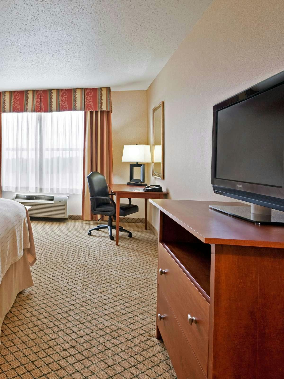 Hotel Holiday Inn Fort Wayne IPFW & Coliseum photo 2