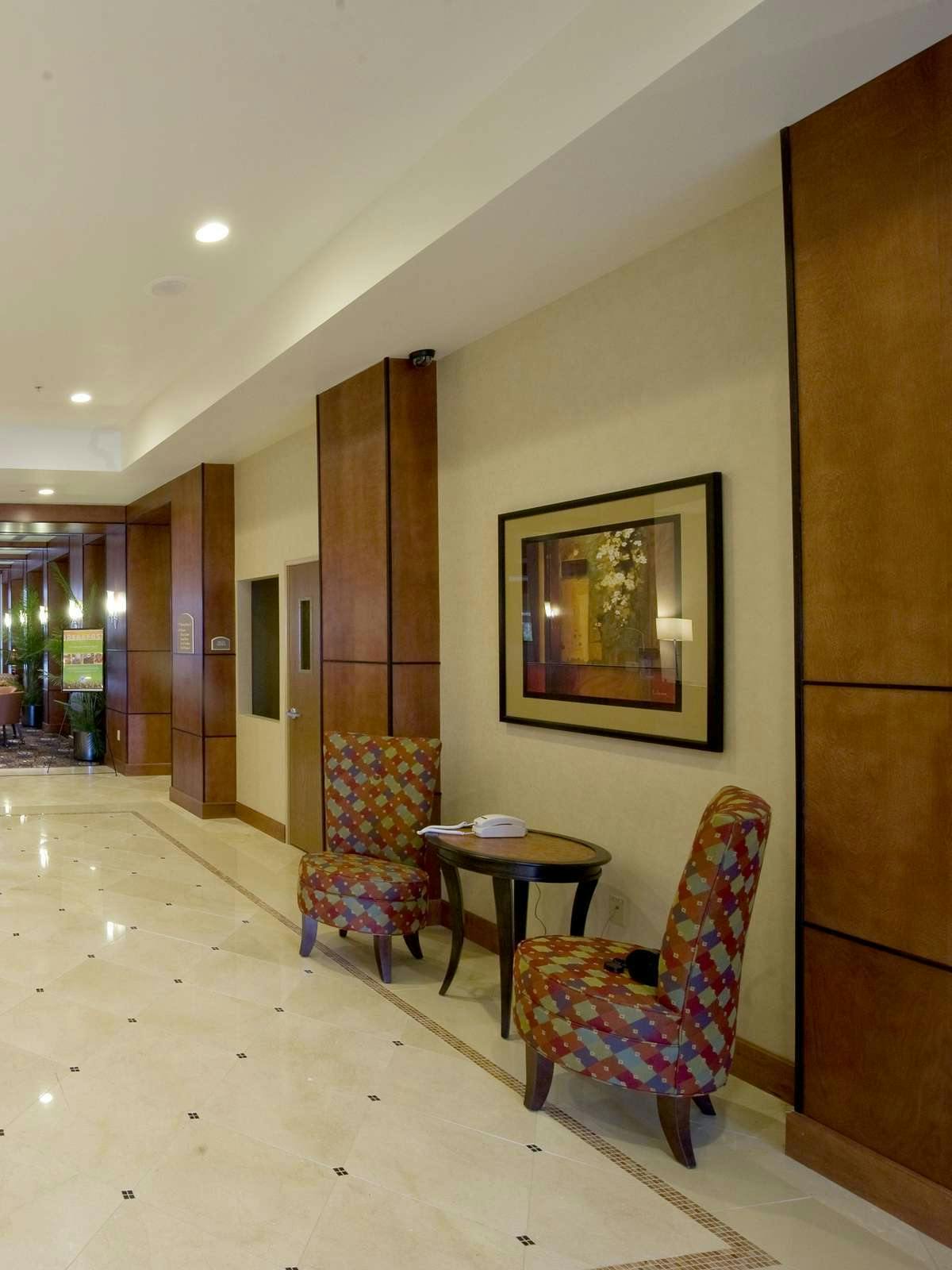 Hotel Holiday Inn Fort Wayne IPFW & Coliseum photo 4