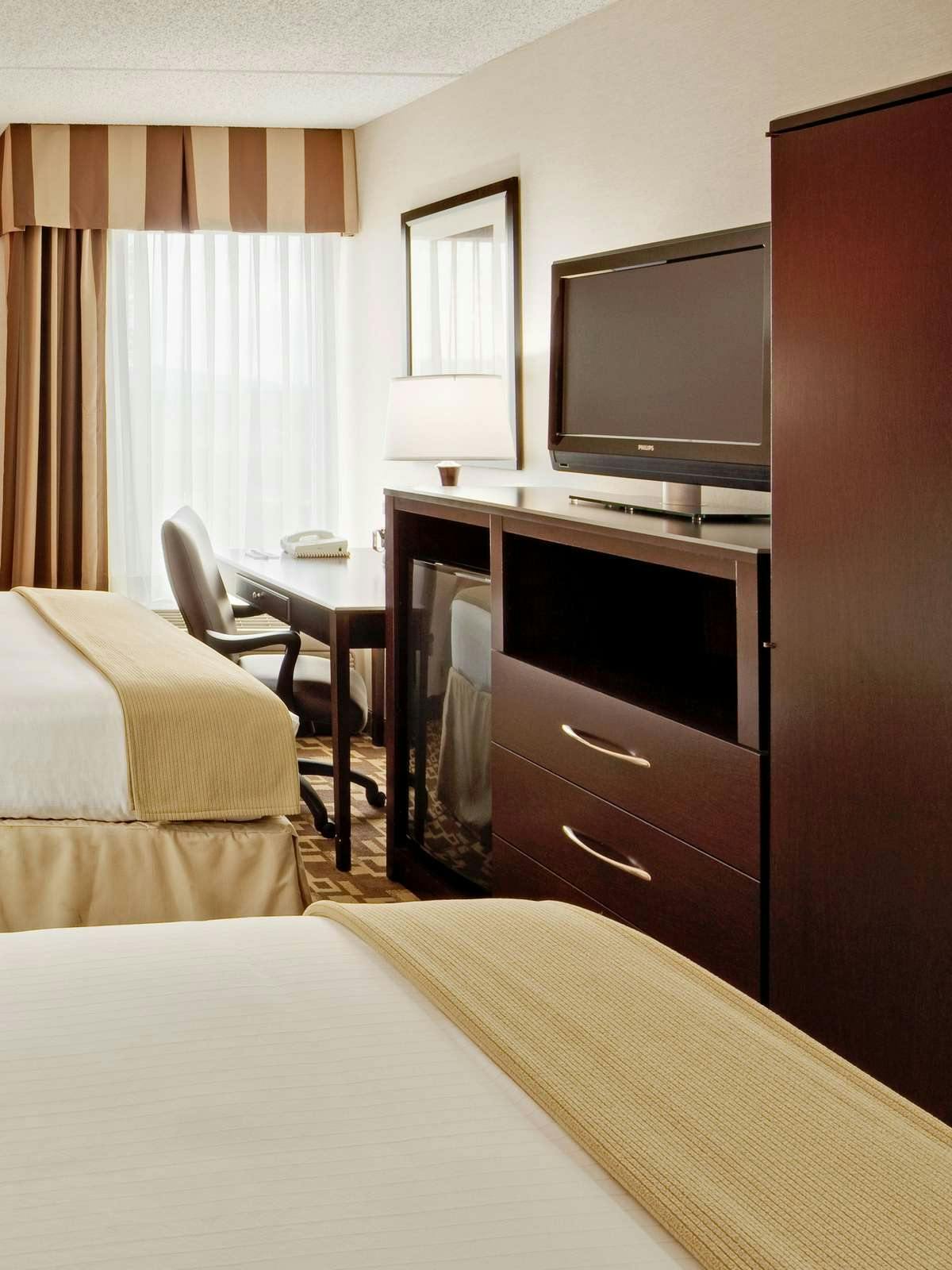 Hotel Holiday Inn Express Wilkes Barre East photo 2