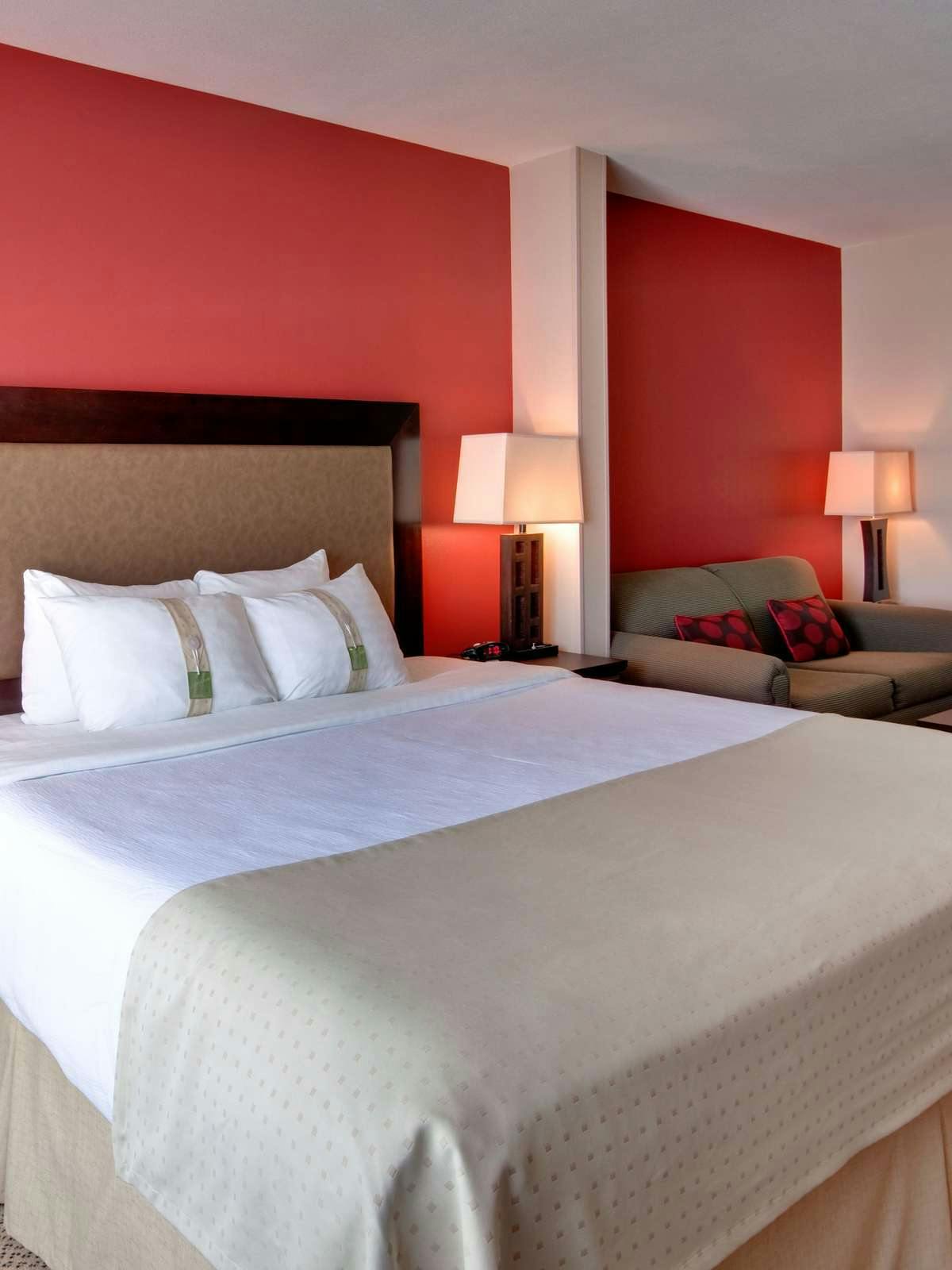 Hotel Holiday Inn Hotel & Suites Bakersfield photo 1