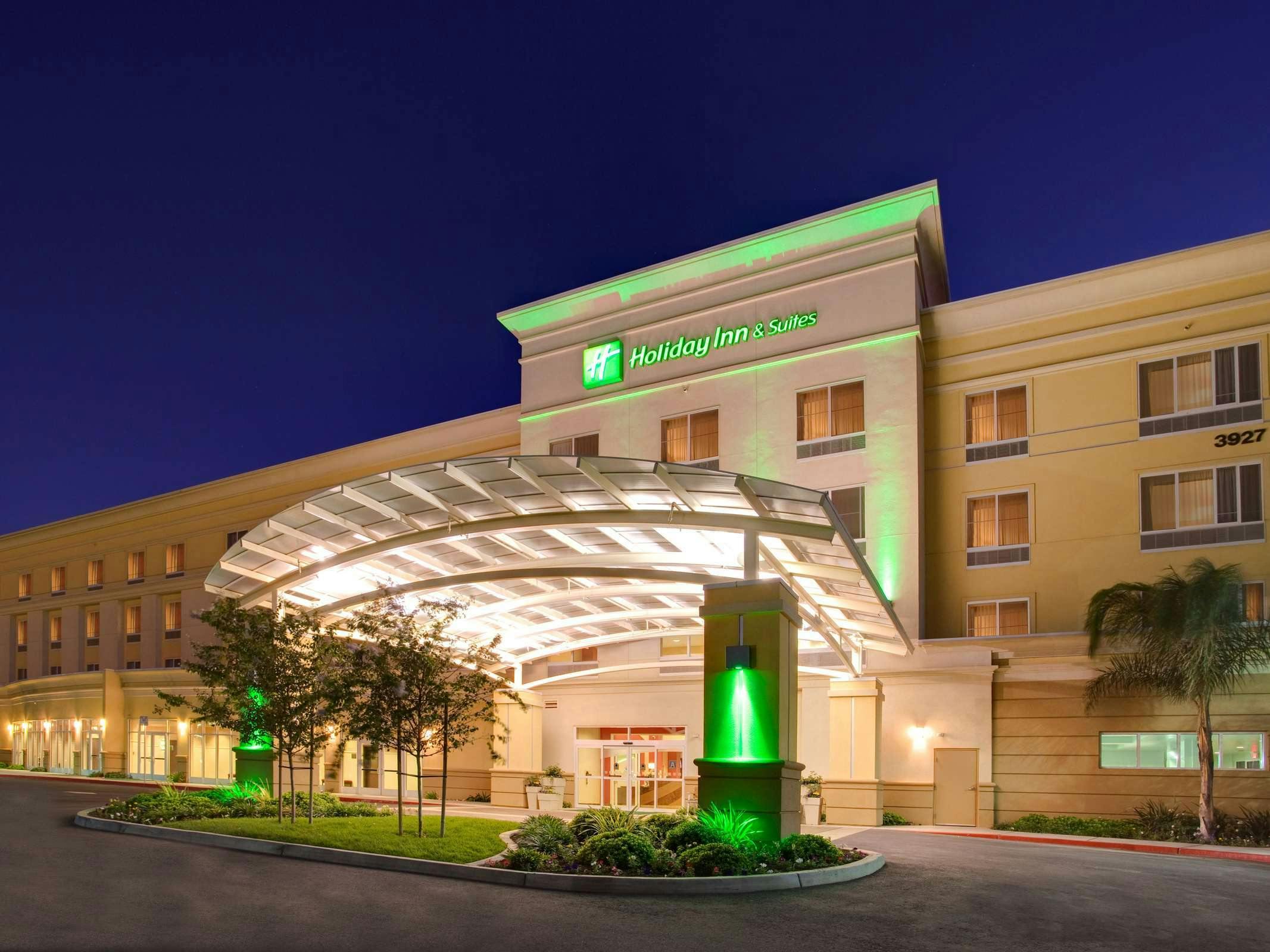 Holiday Inn Hotel & Suites Bakersfield