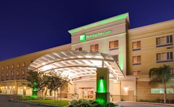 Holiday Inn Hotel & Suites Bakersfield