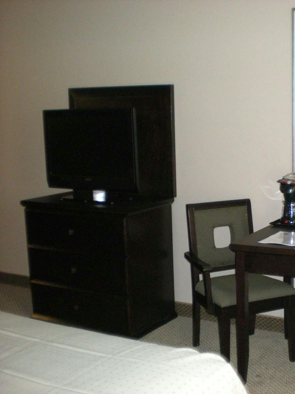 Hotel Holiday Inn Hotel & Suites Bakersfield photo 2