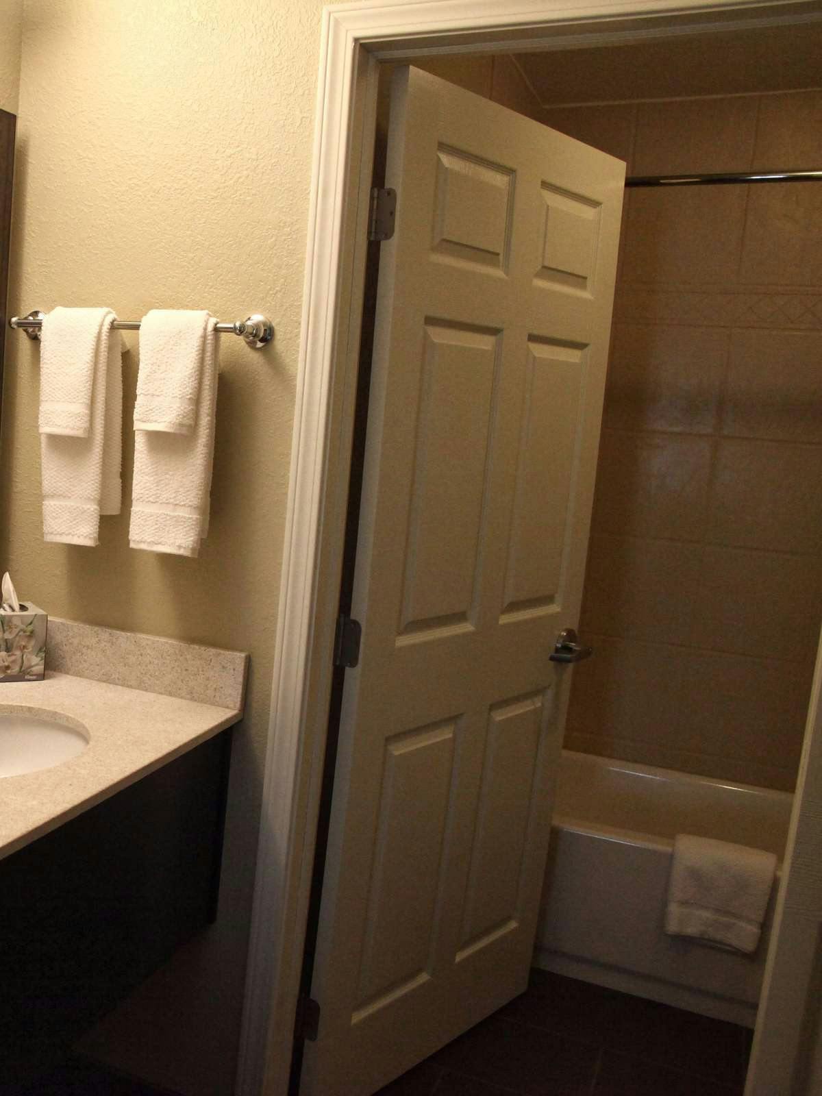 Hotel Staybridge Suites Minot photo 2