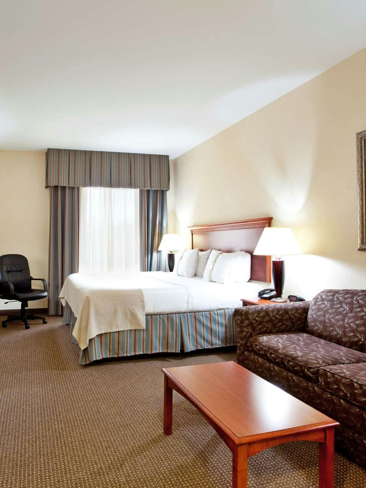 Hotel Holiday Inn Hotel & Suites Beckley photo 1