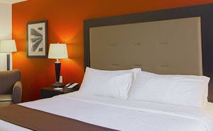Holiday Inn Hotel & Suites Bloomington Airport