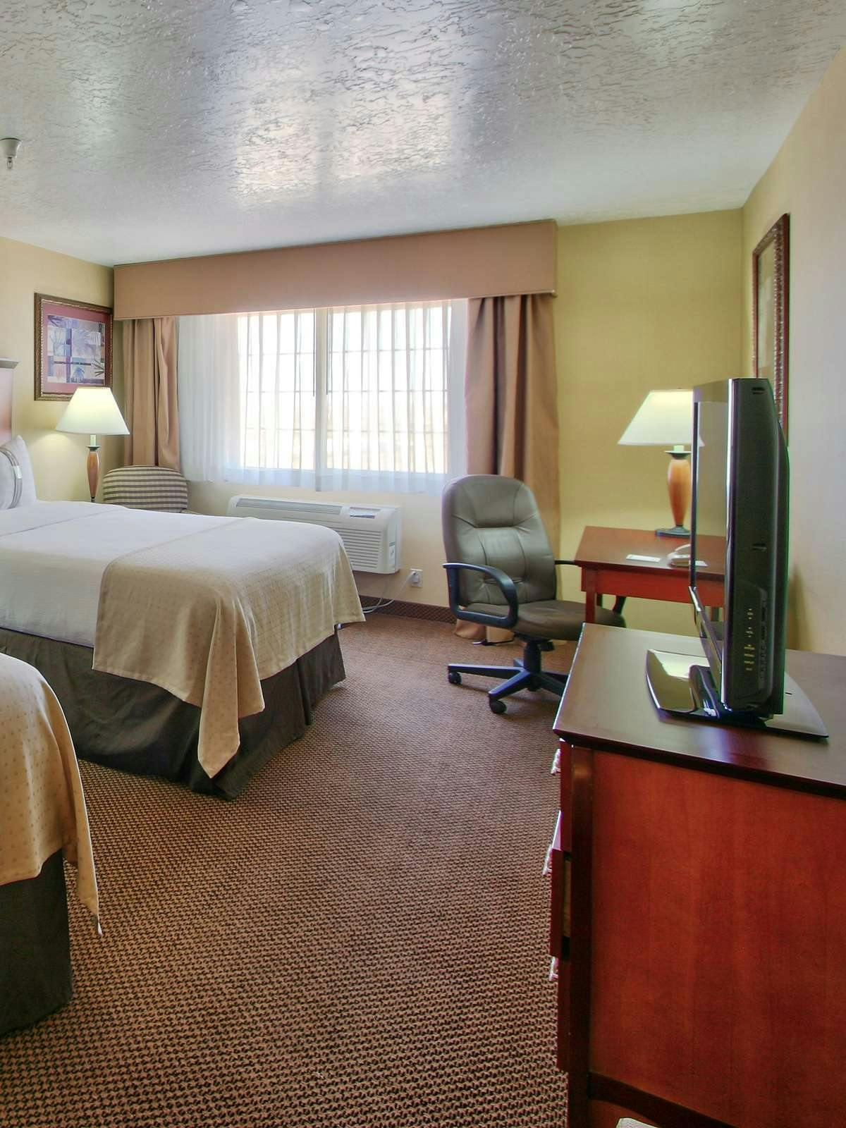 Hotel Holiday Inn Hotel & Suites Albuquerque Airport photo 2