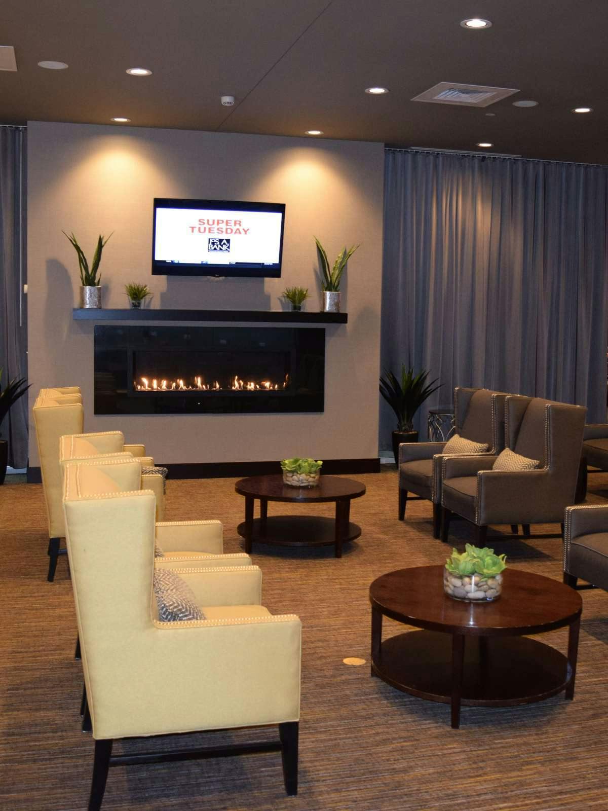 Hotel Holiday Inn Hotel & Suites East Peoria photo 4