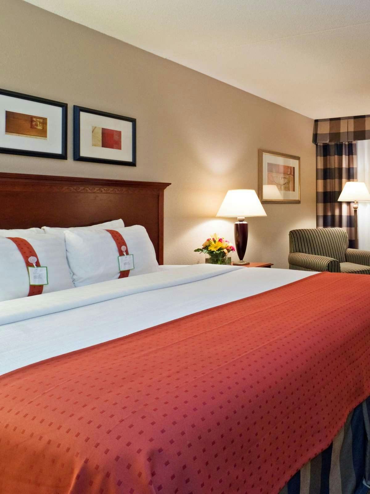 Hotel Holiday Inn & Suites Cincinnati-Eastgate (I-275e) photo 1