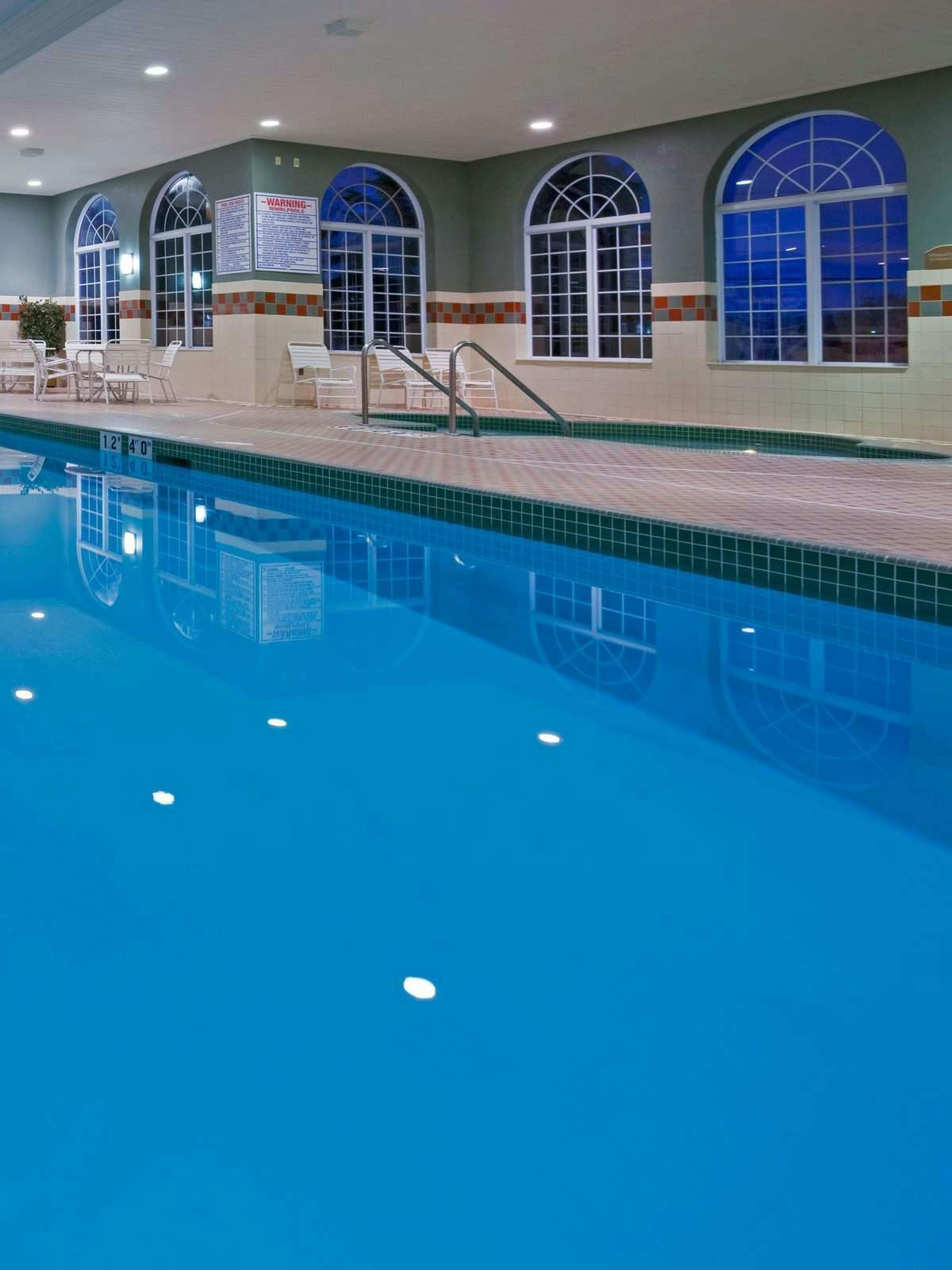 Hotel Holiday Inn Hotel & Suites Milwaukee Airport photo 5