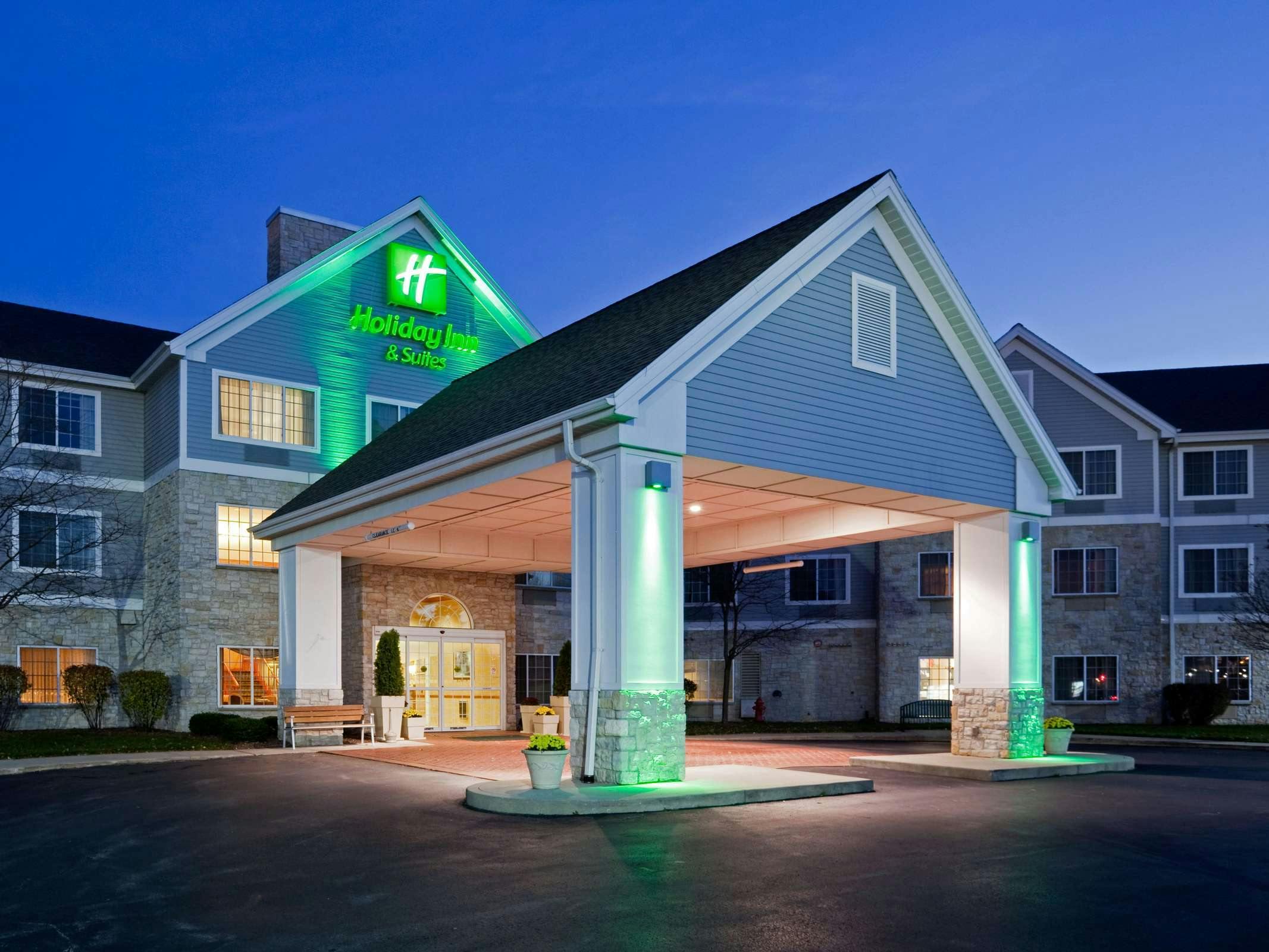 Holiday Inn Hotel & Suites Milwaukee Airport, Milwaukee - MKE ...