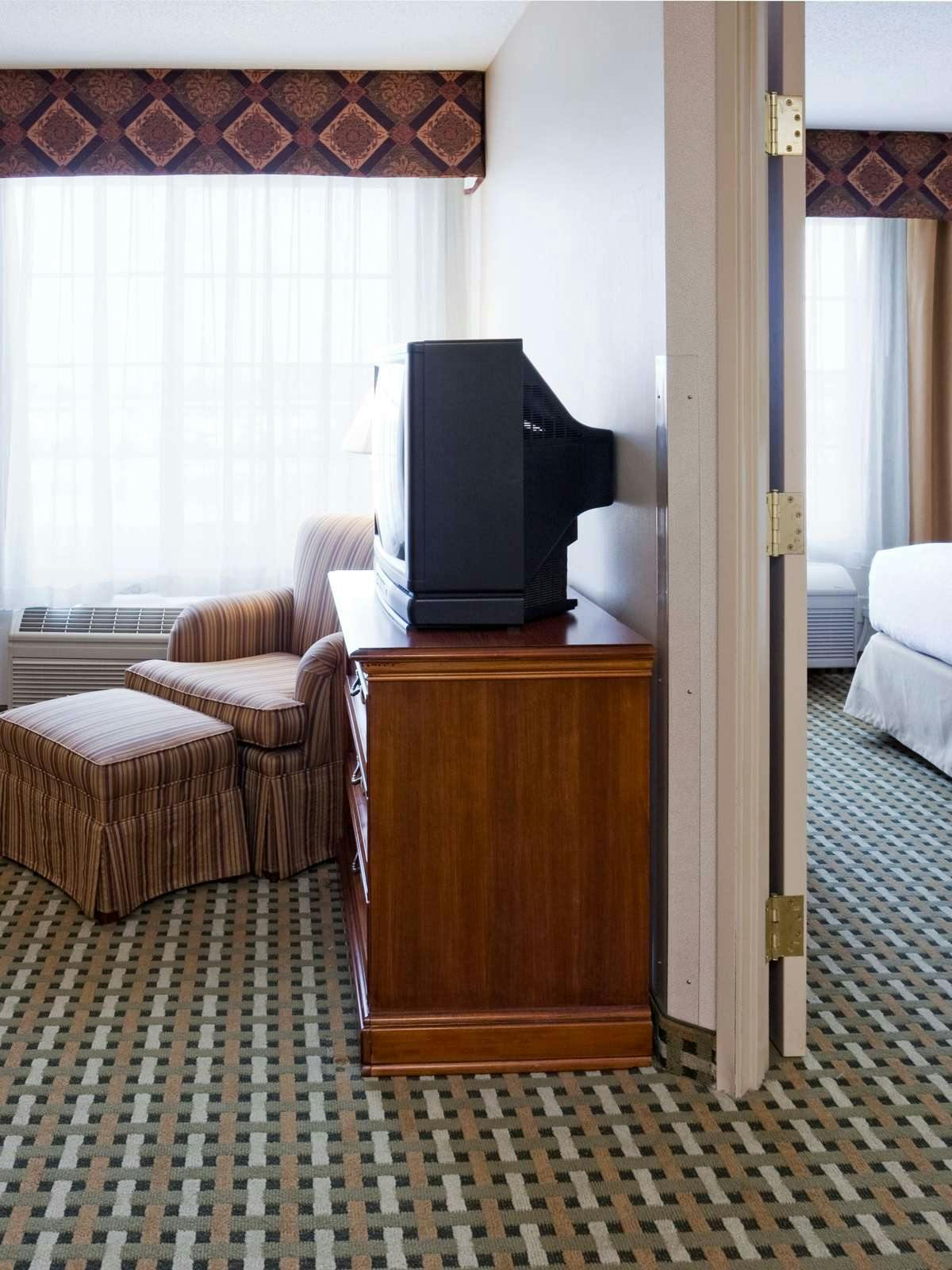 Hotel Holiday Inn Hotel & Suites Milwaukee Airport photo 2