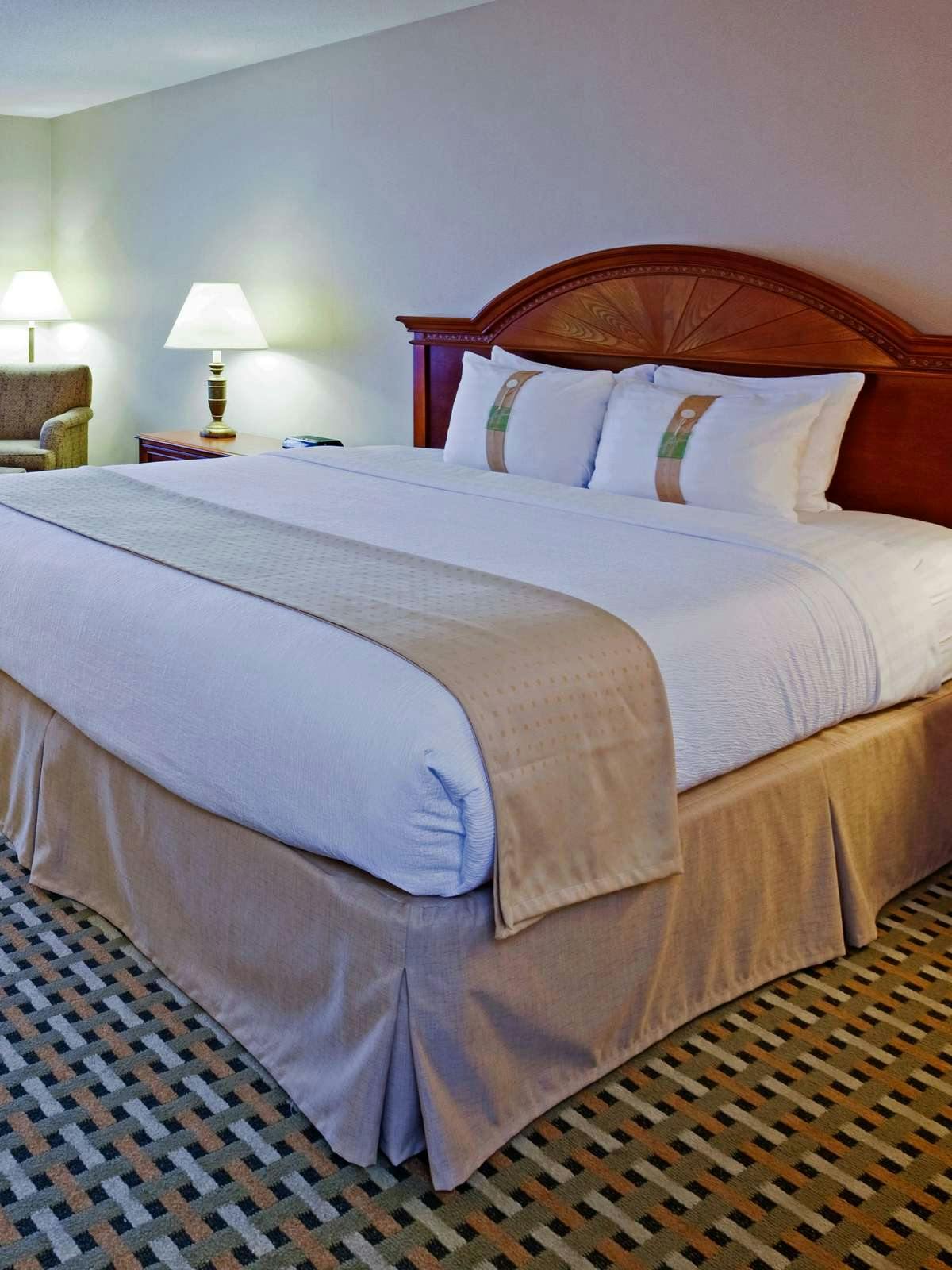 Hotel Holiday Inn Hotel & Suites Milwaukee Airport photo 1