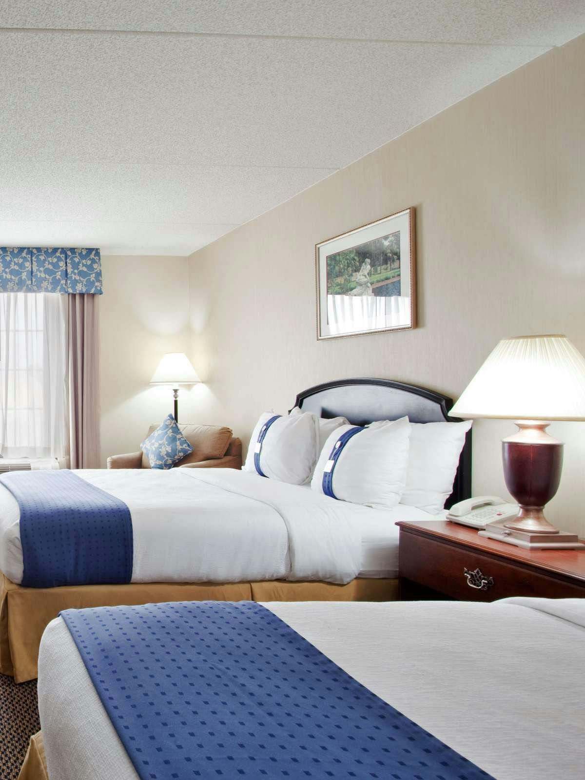 Hotel Holiday Inn Express & Suites Newport News photo 1
