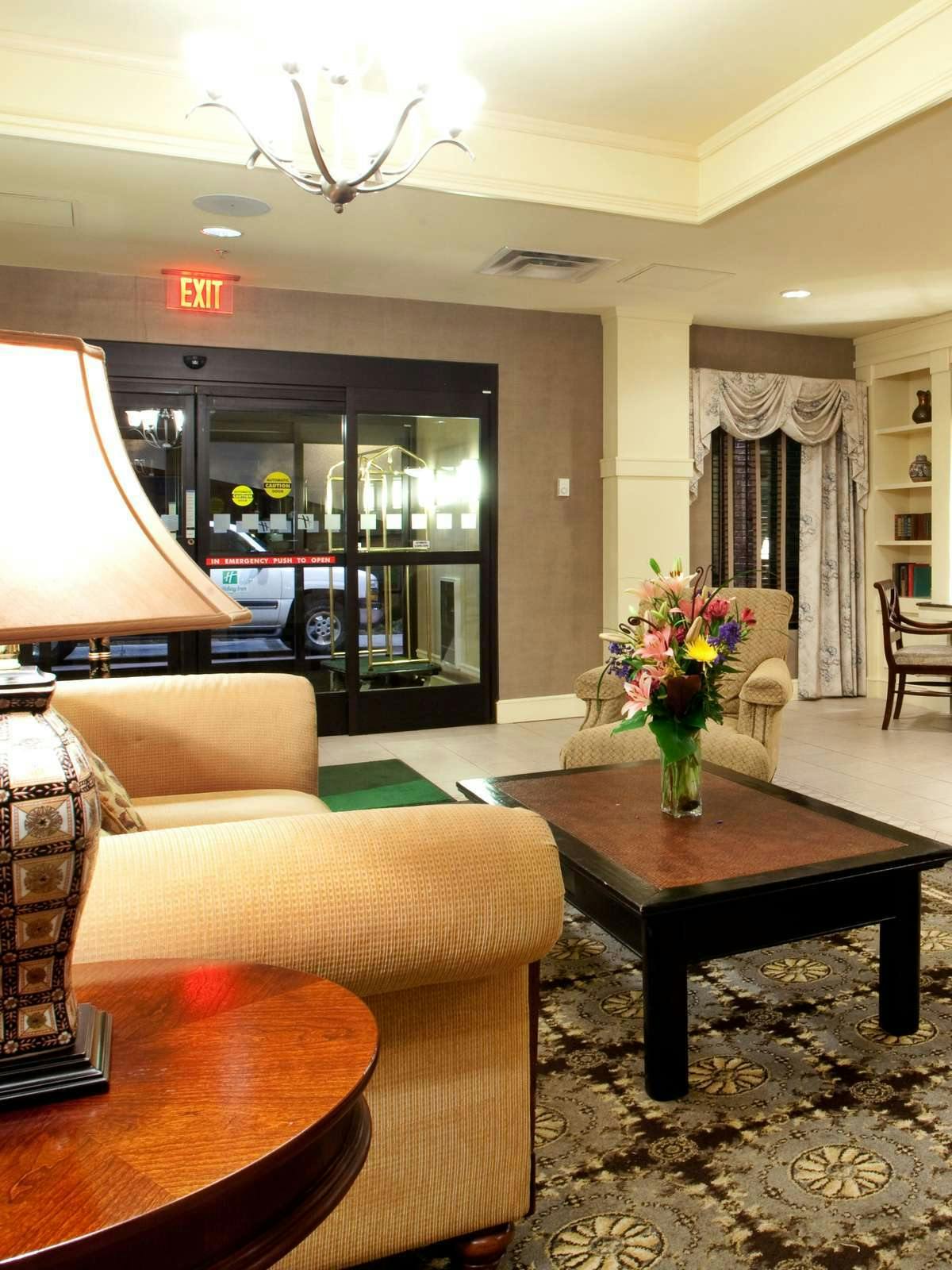 Hotel Holiday Inn Express & Suites Newport News photo 3