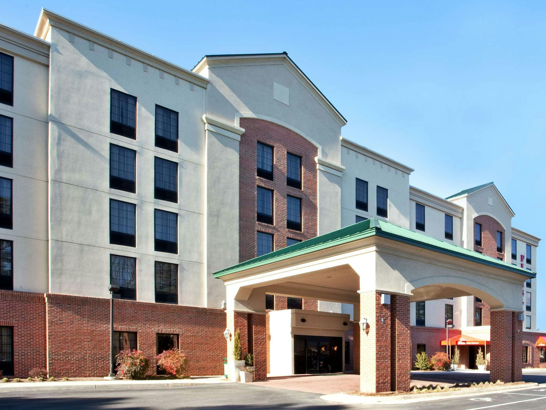 Holiday Inn Express & Suites Newport News