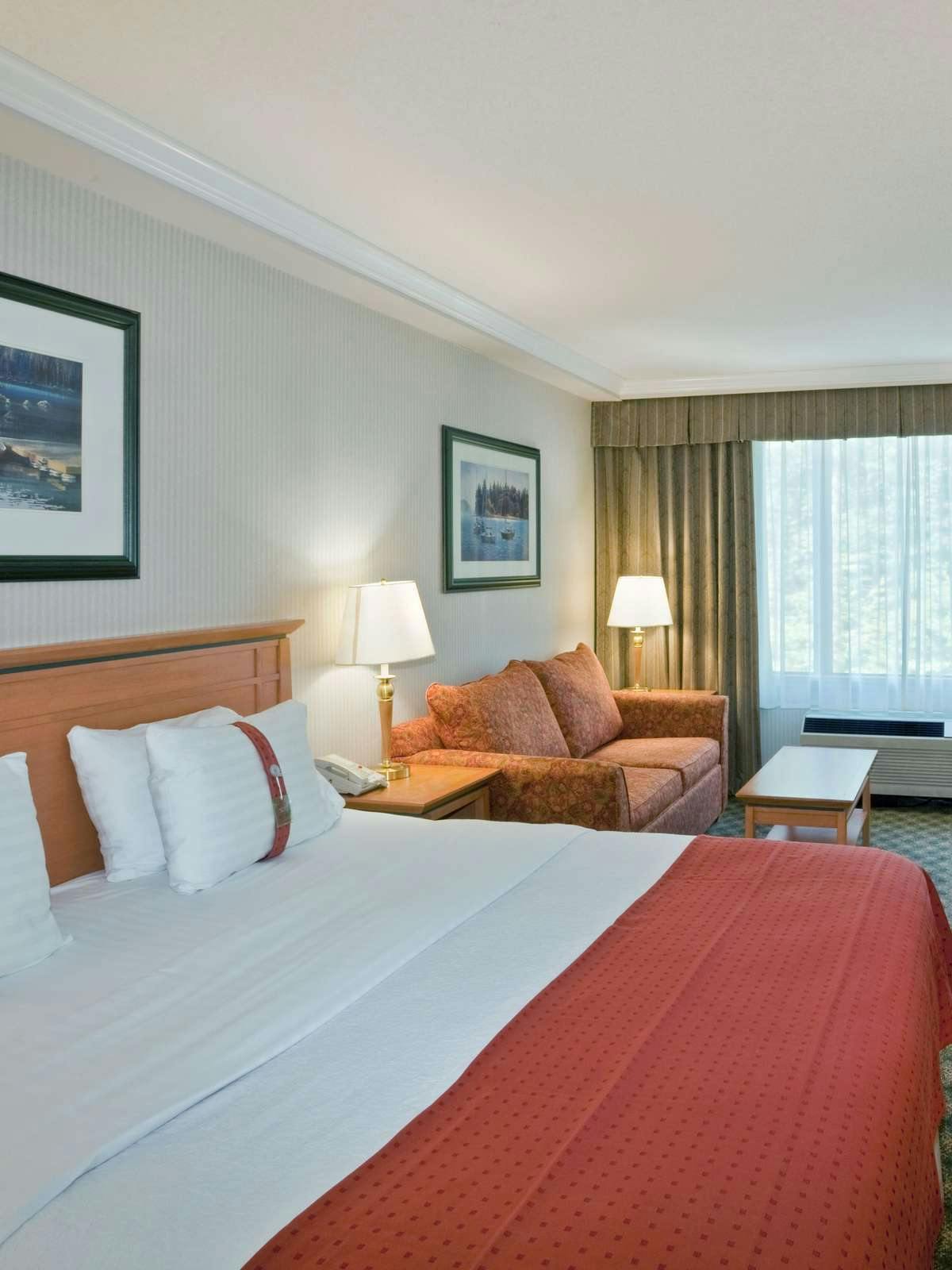 Hotel Holiday Inn Hotel & Suites North Vancouver photo 1