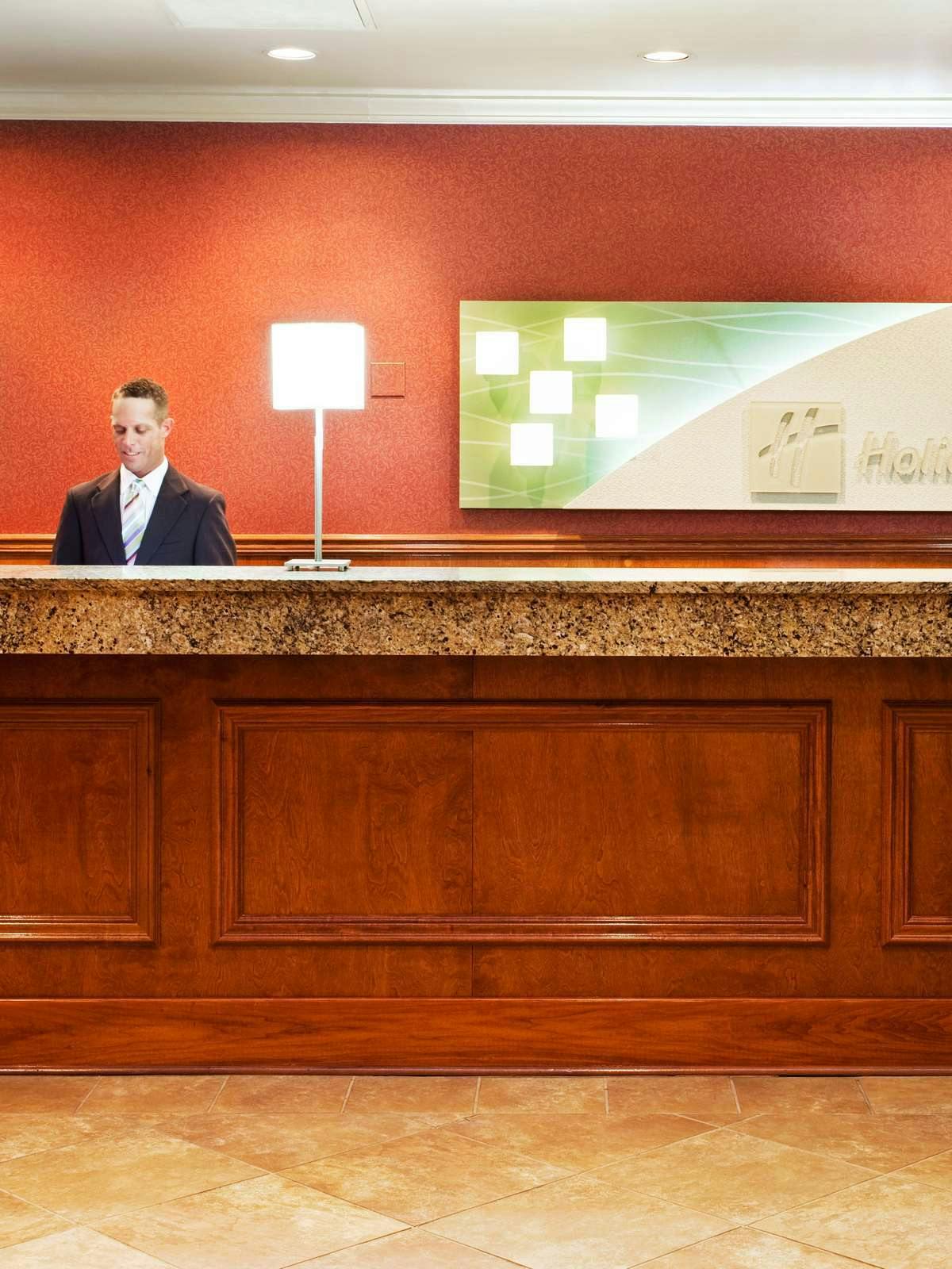 Hotel Holiday Inn Johnson City photo 3