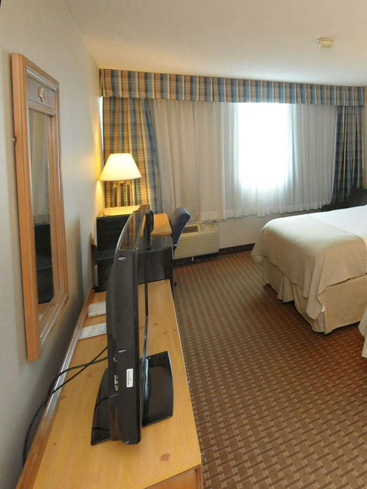 Hotel Holiday Inn Louisville East Hurstbourne photo 2