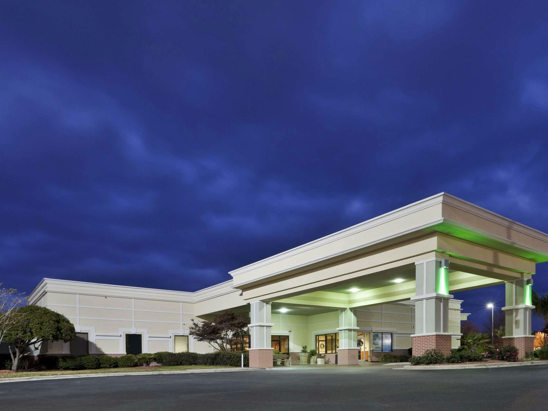 Holiday Inn Lumberton North I-95