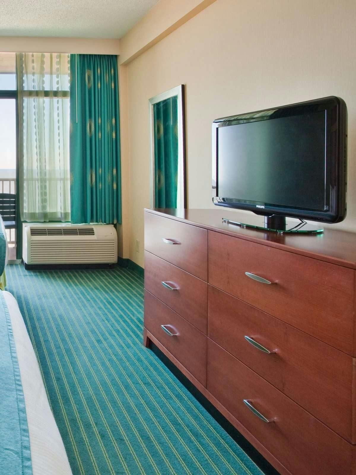 Hotel Holiday Inn & Suites Virginia Beach - North Beach, an IHG Hotel photo 2