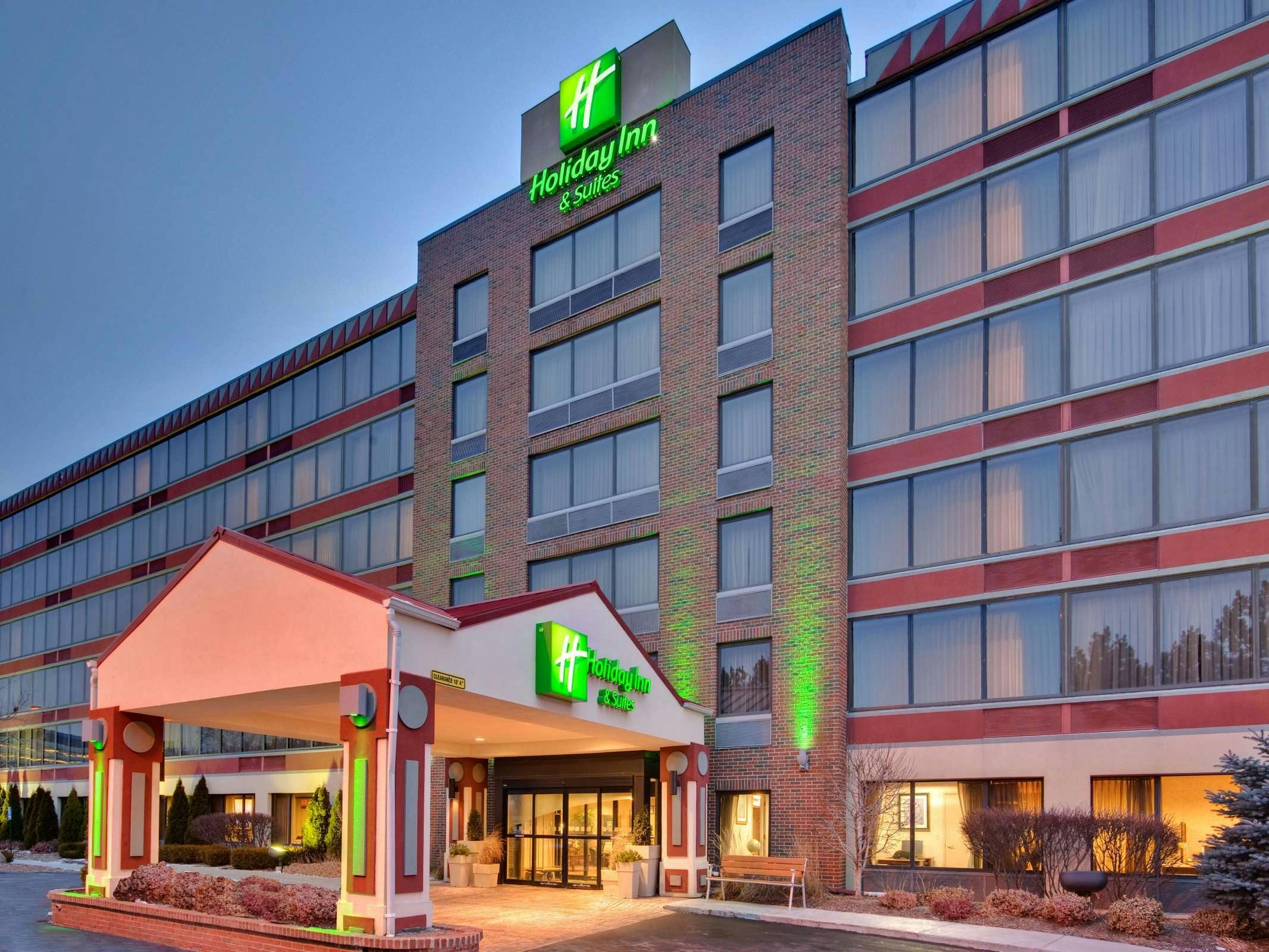 Holiday Inn Hotel & Suites Warren