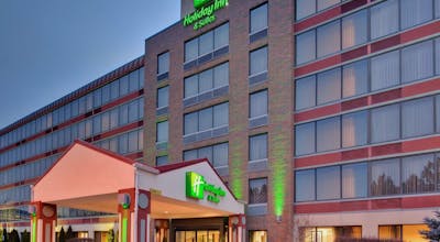 Holiday Inn Hotel & Suites Warren