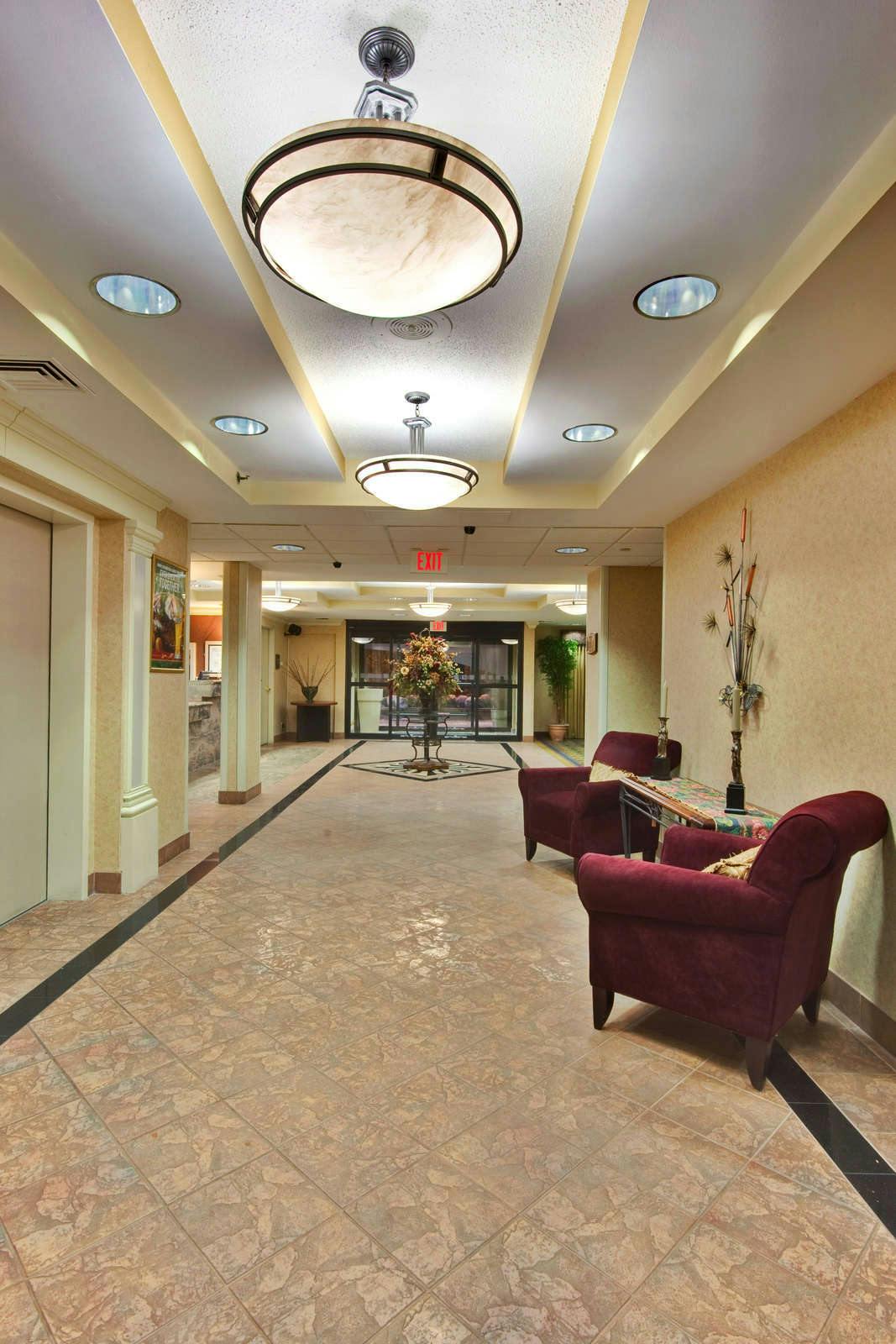 Hotel Holiday Inn Hotel & Suites Warren photo 2