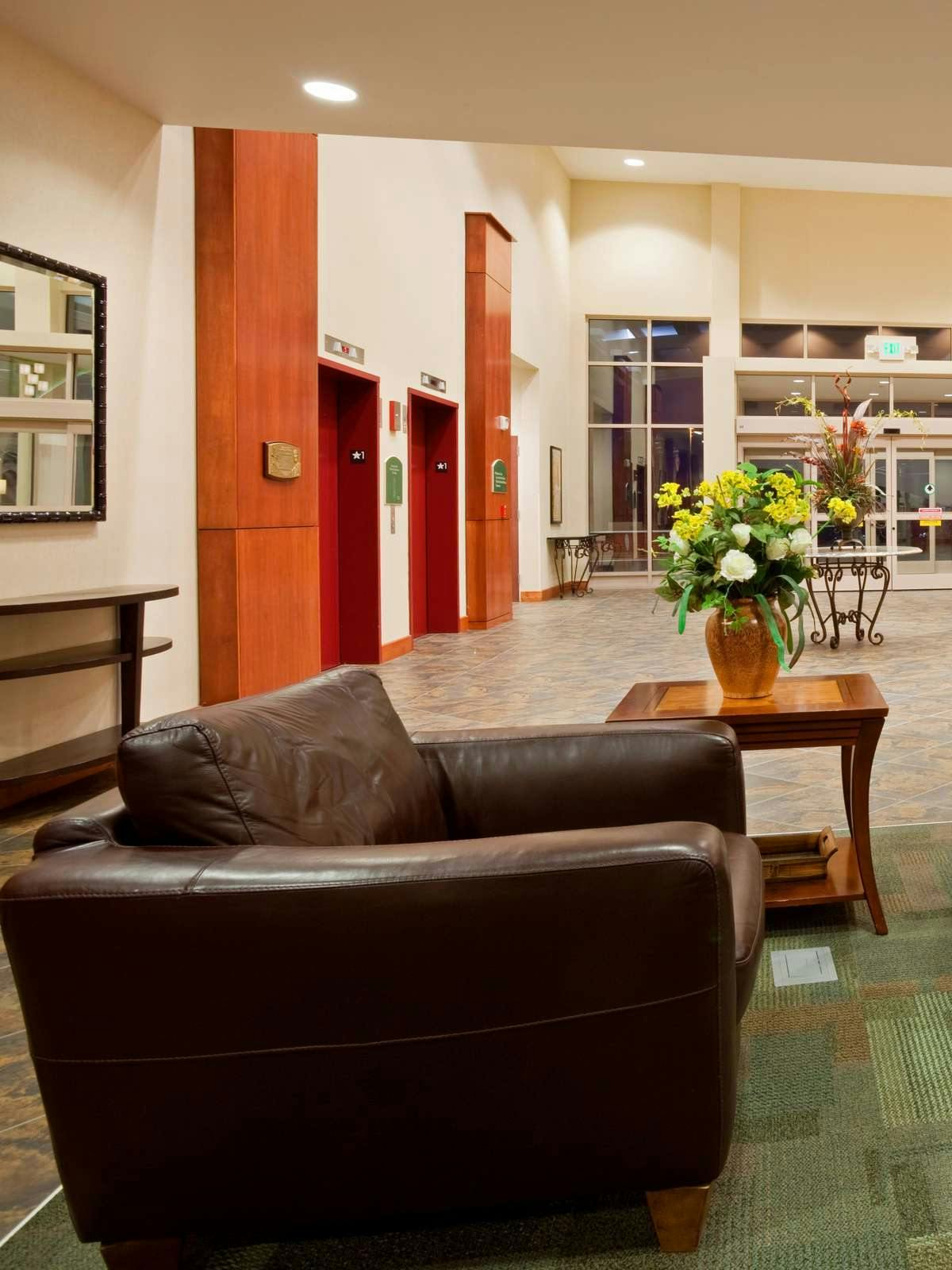 Hotel Holiday Inn Madison At The American Center photo 3