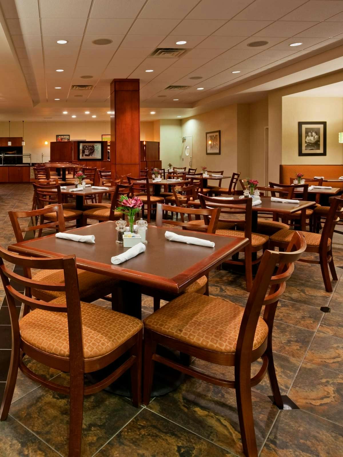 Hotel Holiday Inn Madison At The American Center photo 5