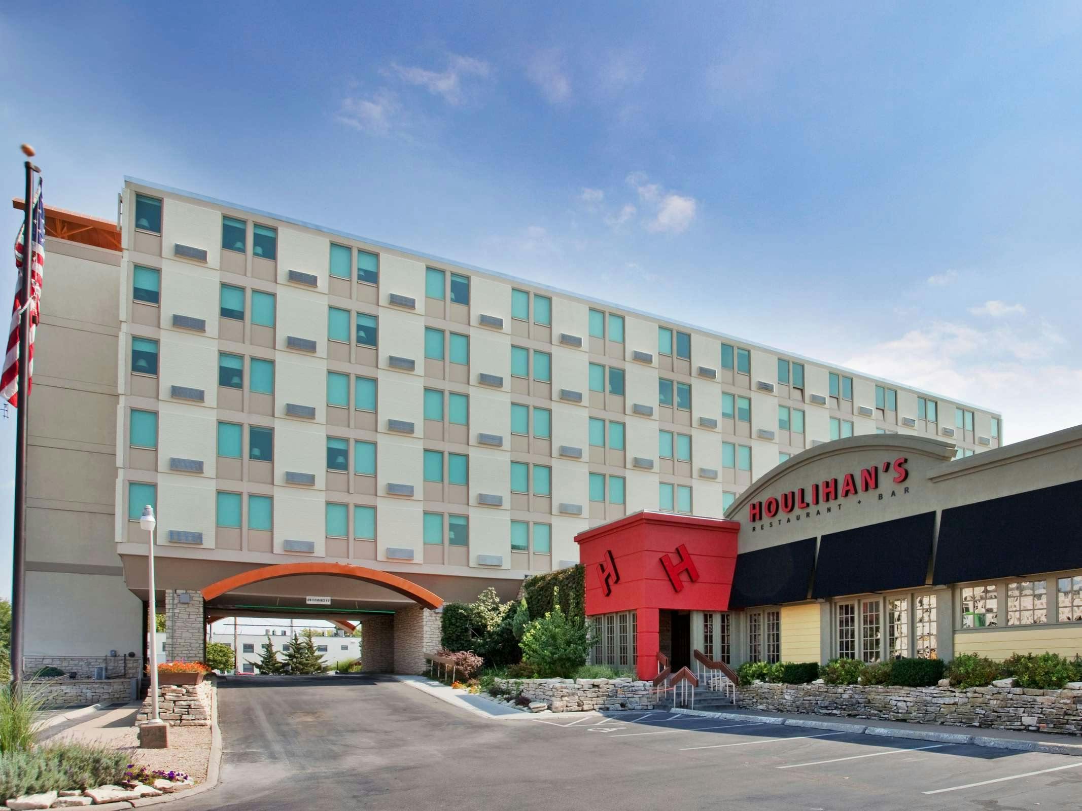 Holiday Inn Manhattan At The Campus