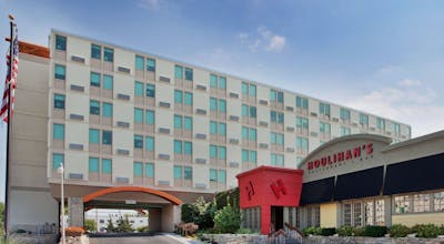 Holiday Inn Manhattan At The Campus