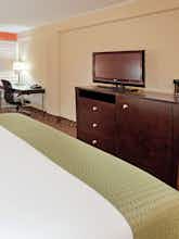 Hotel Holiday Inn Manhattan At The Campus photo 2