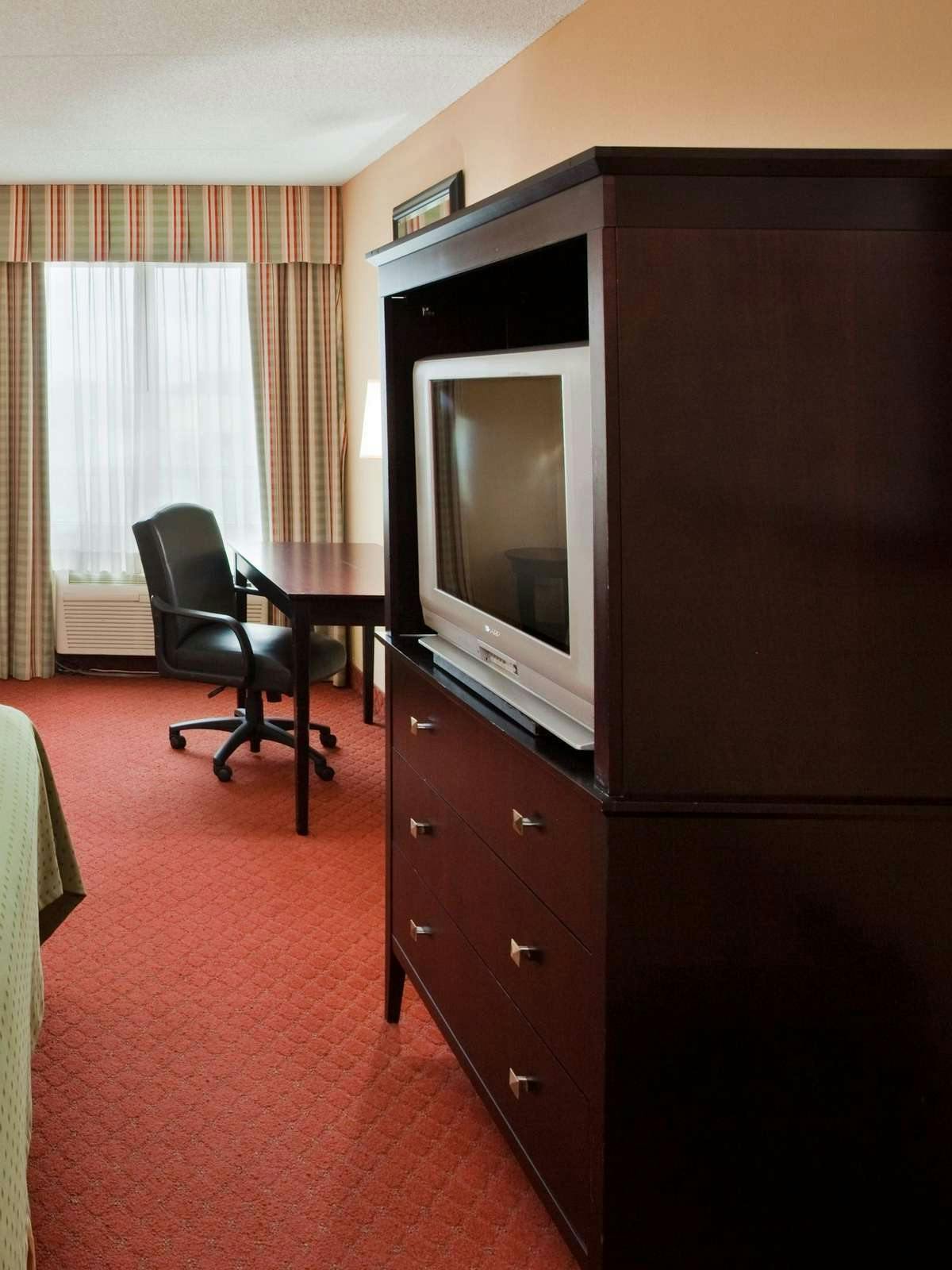 Hotel Holiday Inn Martinsburg photo 2