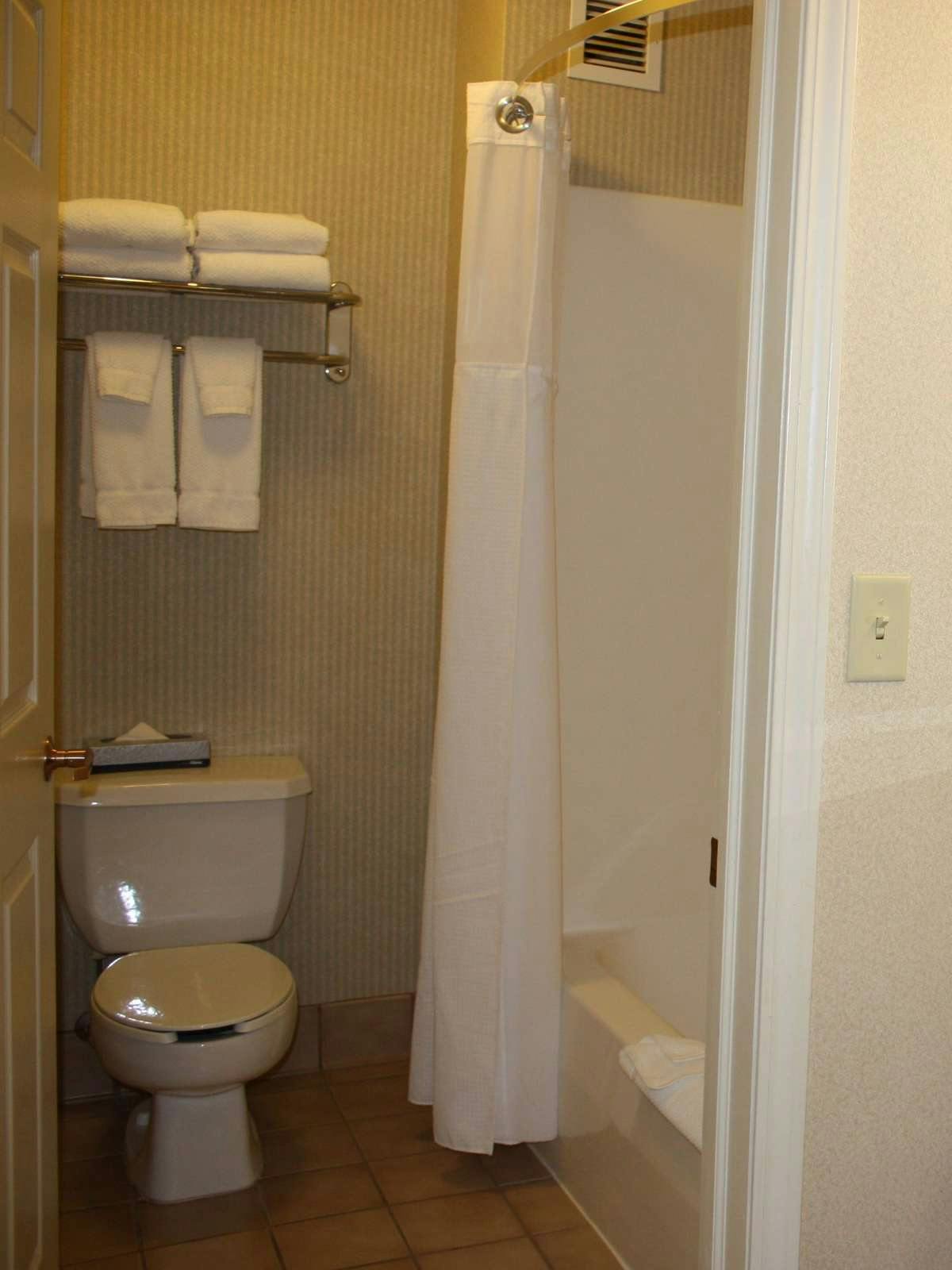 Hotel Staybridge Suites Grand Rapids Kentwood photo 2
