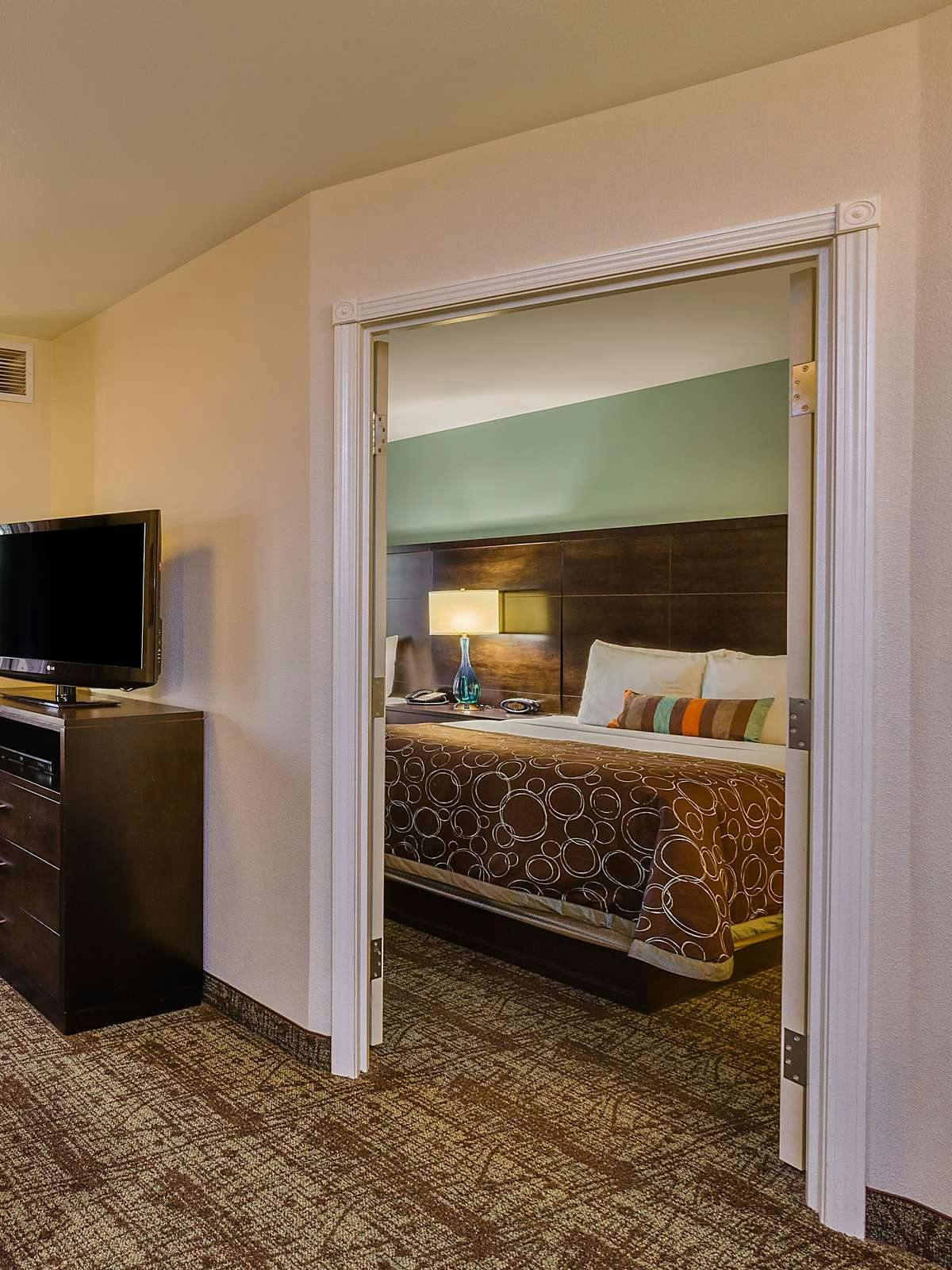 Hotel Staybridge Suites Bismarck photo 1