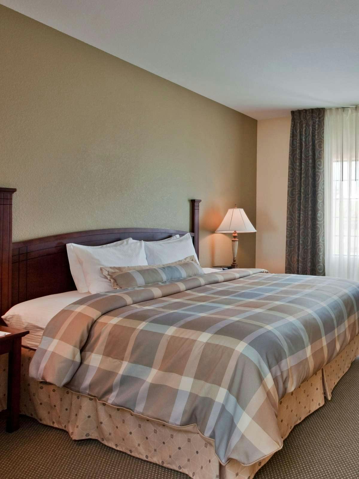 Hotel Staybridge Suites Glendale photo 1